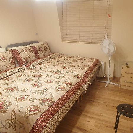 London Luxury 3 Bedroom 2 Bathrooms Flat 1 Min To Redbridge Station Free Parking & Wifi Wanstead Экстерьер фото