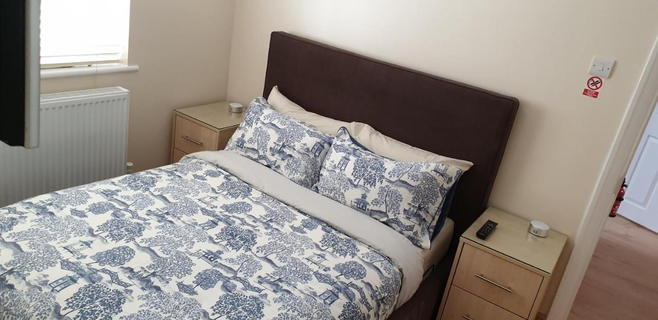 London Luxury 3 Bedroom 2 Bathrooms Flat 1 Min To Redbridge Station Free Parking & Wifi Wanstead Экстерьер фото