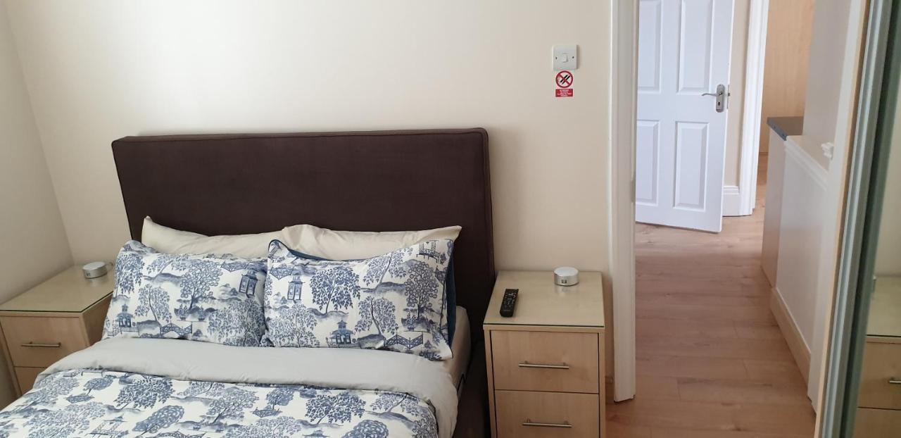 London Luxury 3 Bedroom 2 Bathrooms Flat 1 Min To Redbridge Station Free Parking & Wifi Wanstead Экстерьер фото