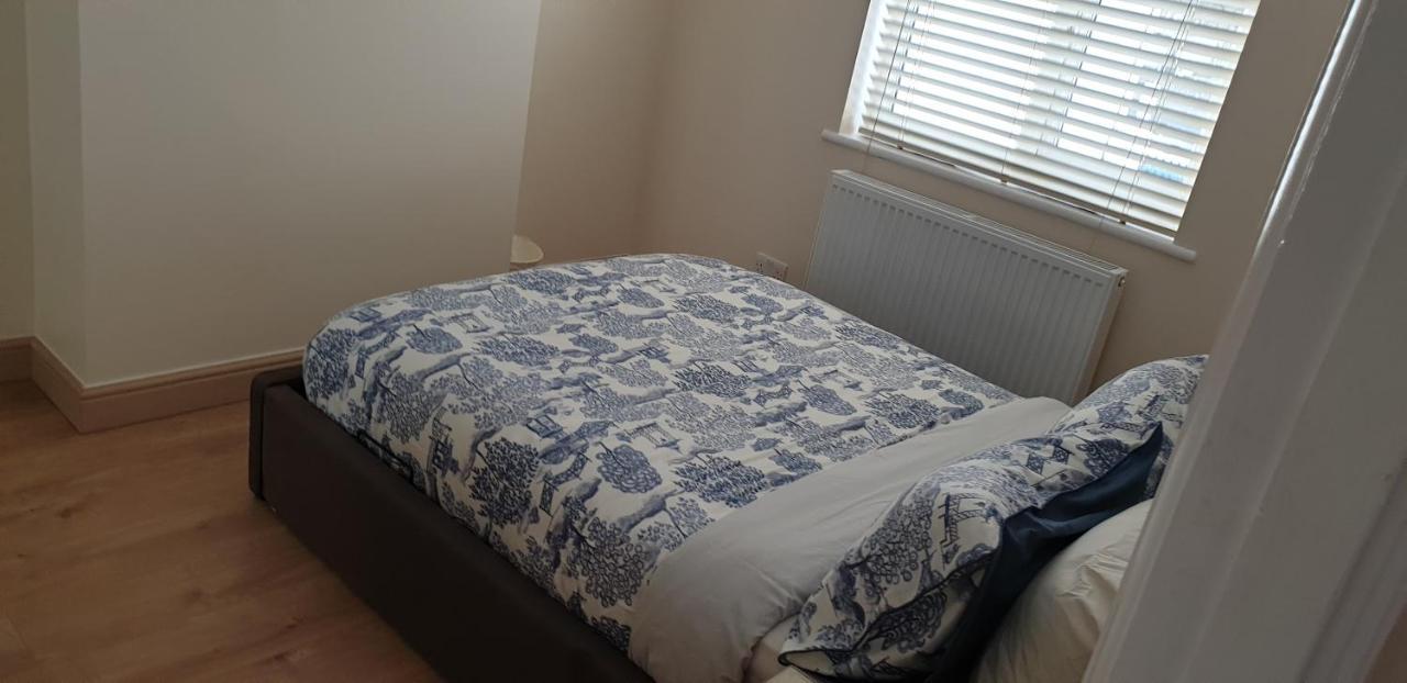 London Luxury 3 Bedroom 2 Bathrooms Flat 1 Min To Redbridge Station Free Parking & Wifi Wanstead Экстерьер фото