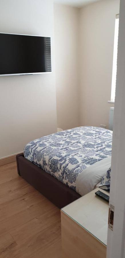 London Luxury 3 Bedroom 2 Bathrooms Flat 1 Min To Redbridge Station Free Parking & Wifi Wanstead Экстерьер фото
