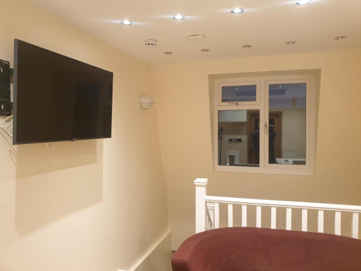 London Luxury 3 Bedroom 2 Bathrooms Flat 1 Min To Redbridge Station Free Parking & Wifi Wanstead Экстерьер фото