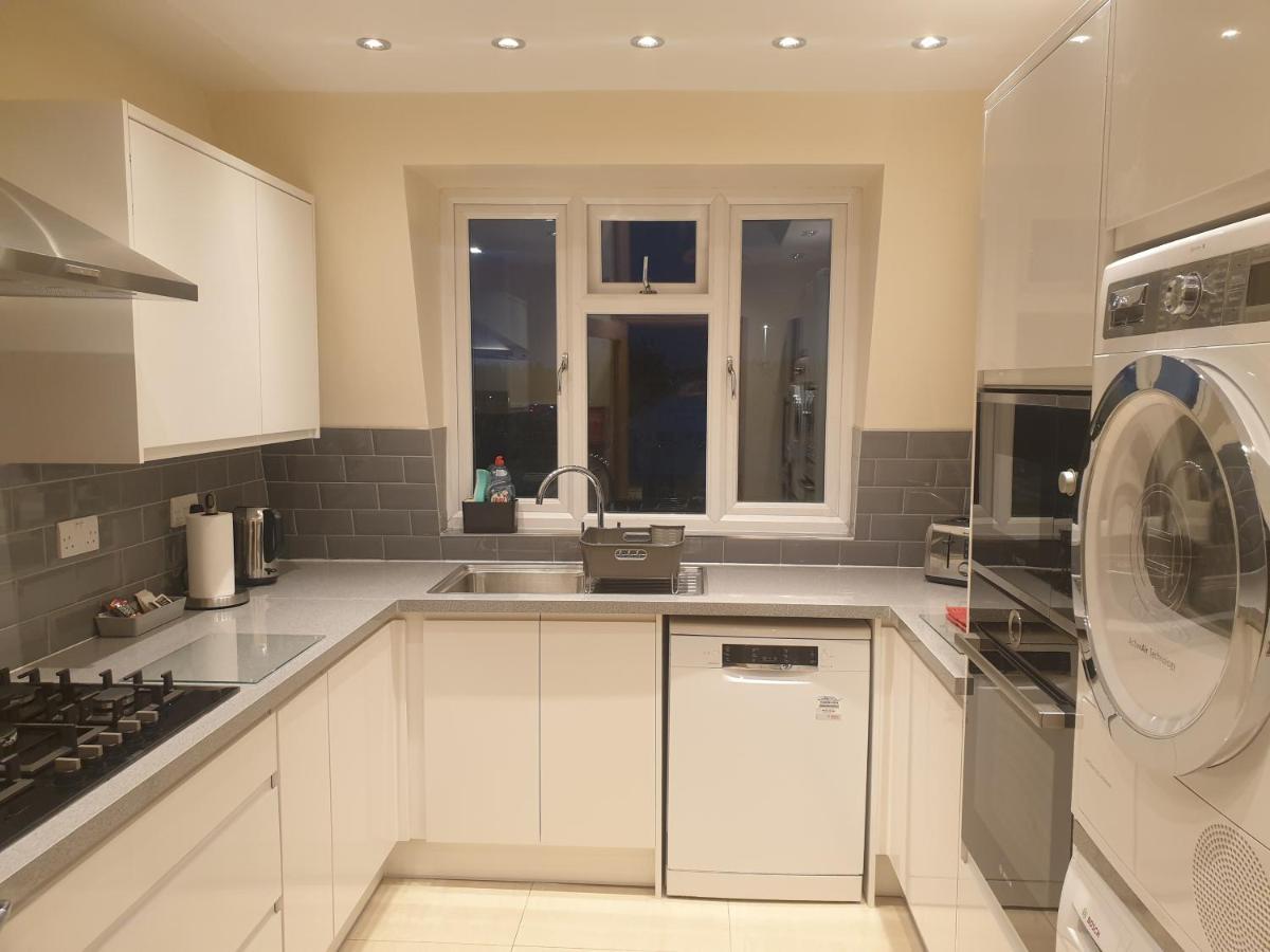 London Luxury 3 Bedroom 2 Bathrooms Flat 1 Min To Redbridge Station Free Parking & Wifi Wanstead Экстерьер фото